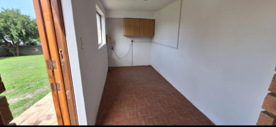 7 Bedroom Property for Sale in Loevenstein Western Cape